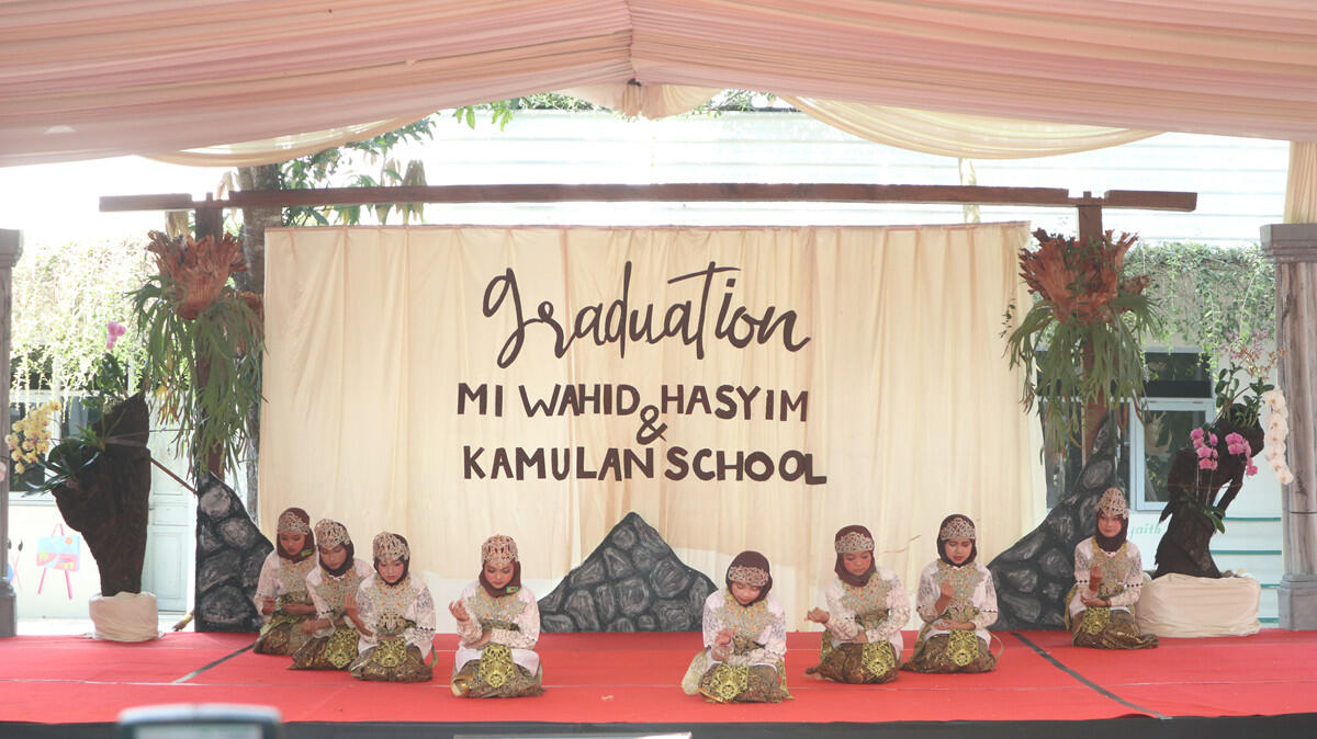 Wisuda Siswa Madrasah Ibtidaiyah Wahid Hasyim Yogyakarta