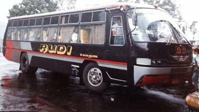 Bus Moncong Imut Penuh Nostalgia yang Ikonik, Pernah Alami Naik Bus ini Gansist?