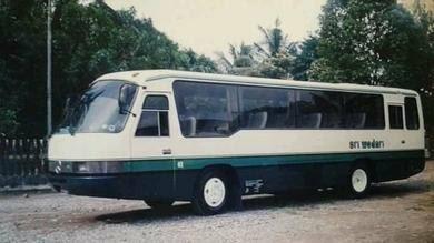 Bus Moncong Imut Penuh Nostalgia yang Ikonik, Pernah Alami Naik Bus ini Gansist?