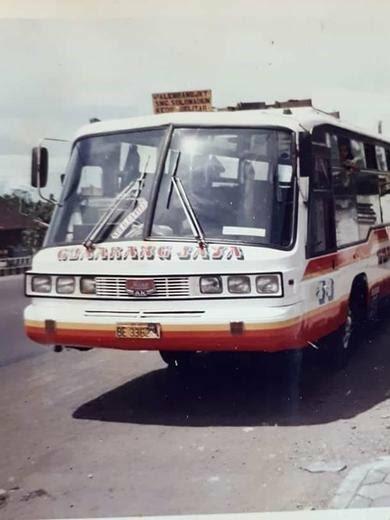 Bus Moncong Imut Penuh Nostalgia yang Ikonik, Pernah Alami Naik Bus ini Gansist?