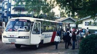 Bus Moncong Imut Penuh Nostalgia yang Ikonik, Pernah Alami Naik Bus ini Gansist?