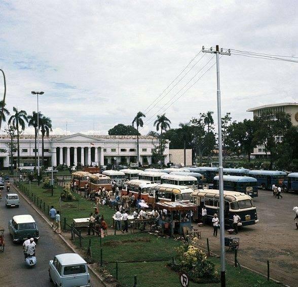 Bus Moncong Imut Penuh Nostalgia yang Ikonik, Pernah Alami Naik Bus ini Gansist?