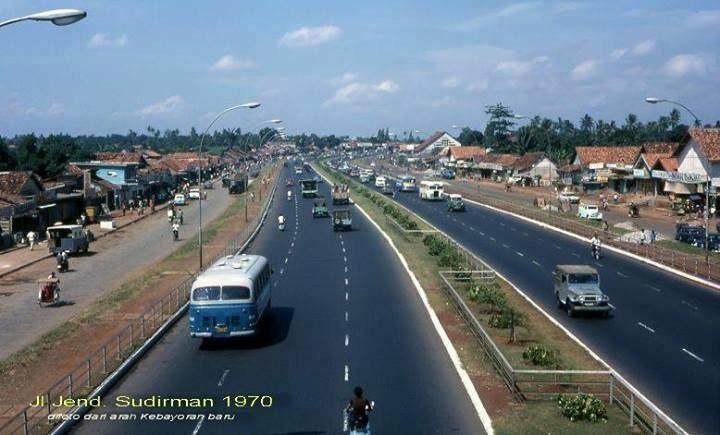 Bus Moncong Imut Penuh Nostalgia yang Ikonik, Pernah Alami Naik Bus ini Gansist?