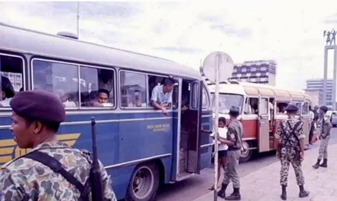 Bus Moncong Imut Penuh Nostalgia yang Ikonik, Pernah Alami Naik Bus ini Gansist?