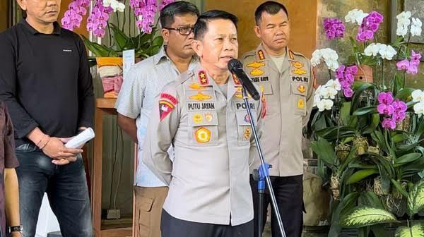 Hati-hati! Viralkan Bule Nakal di Bali akan Dijerat Dengan UU ITE! Setujukah?