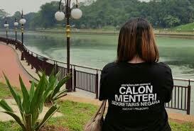 Jadi Tren, Kaos“Calon Menteri Kabinet Prabowo” Dipakai Milenial dan Gen Z Jalan Jalan