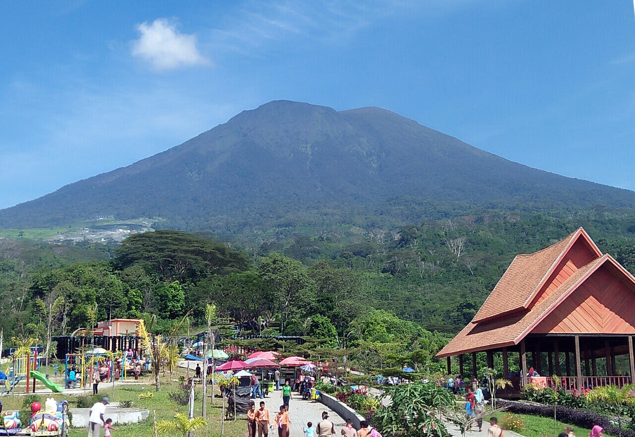 Keindahan Gunung Dempo dan Infrastruktur Titan Infra Energy Membantu Infrastruktur