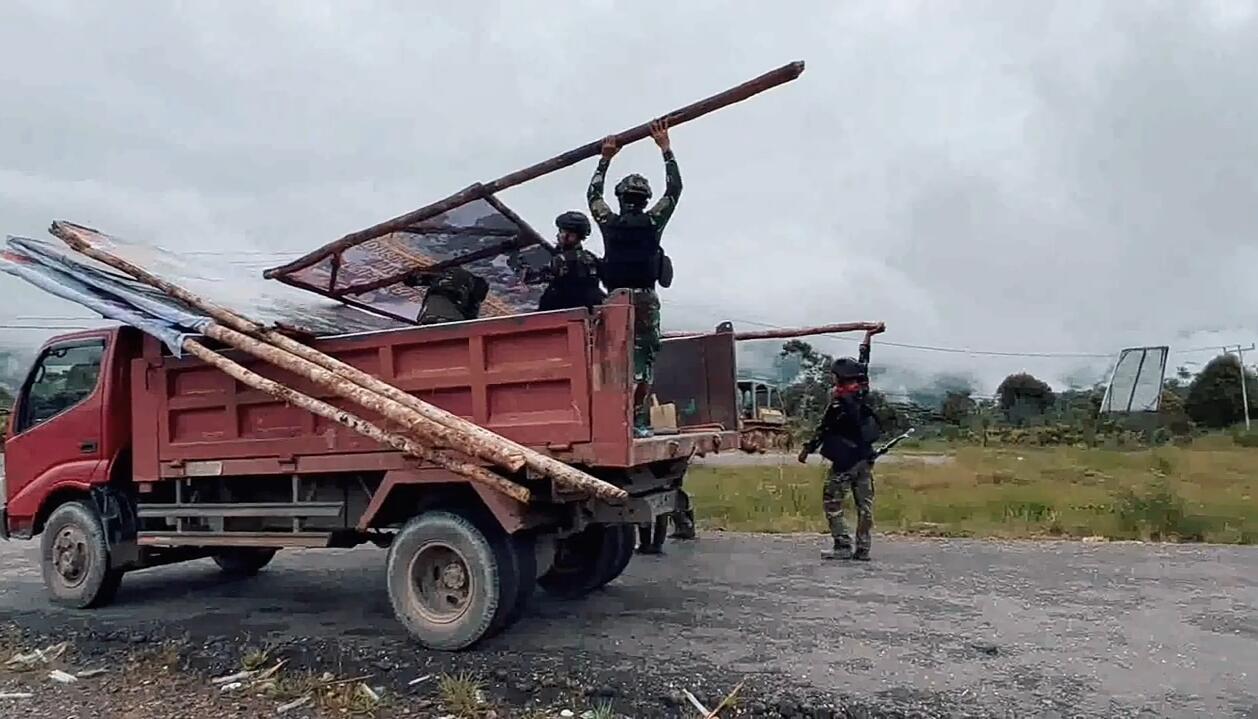 Dump Truck Semakin Jadi Andalan, Yonif 305 Pakai Toyota Dyna Lapis Baja di Papua