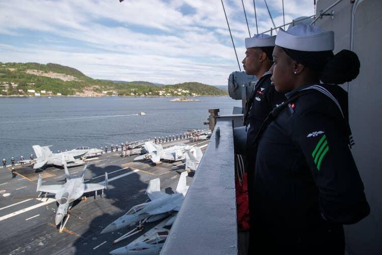 Kapal Induk USS Gerald R. Ford Mengunjungi Norwegia Pada Pelayaran Pertamanya