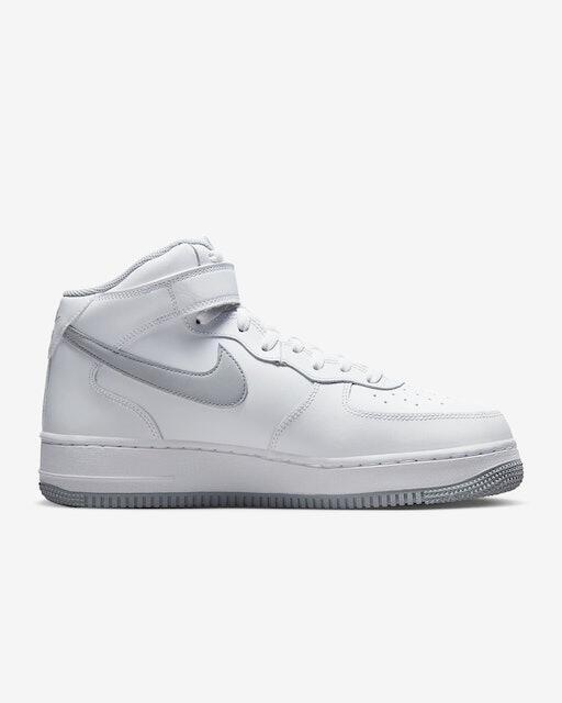 10 Rekomendasi Sepatu Nike Pria Terbaik