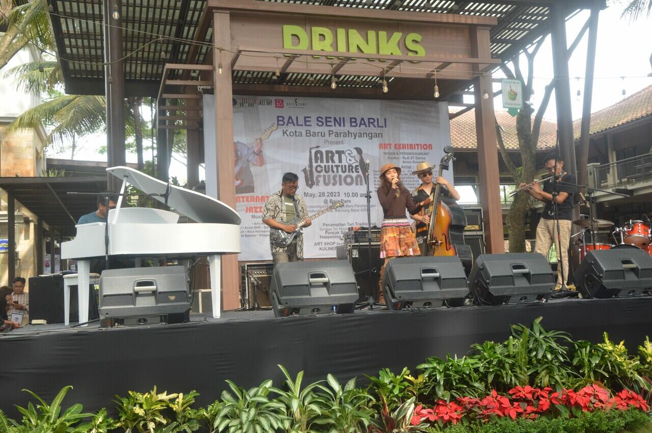 Jazz Makin Memikat Anak Muda, Musisi Farah Di Tampil Menawan