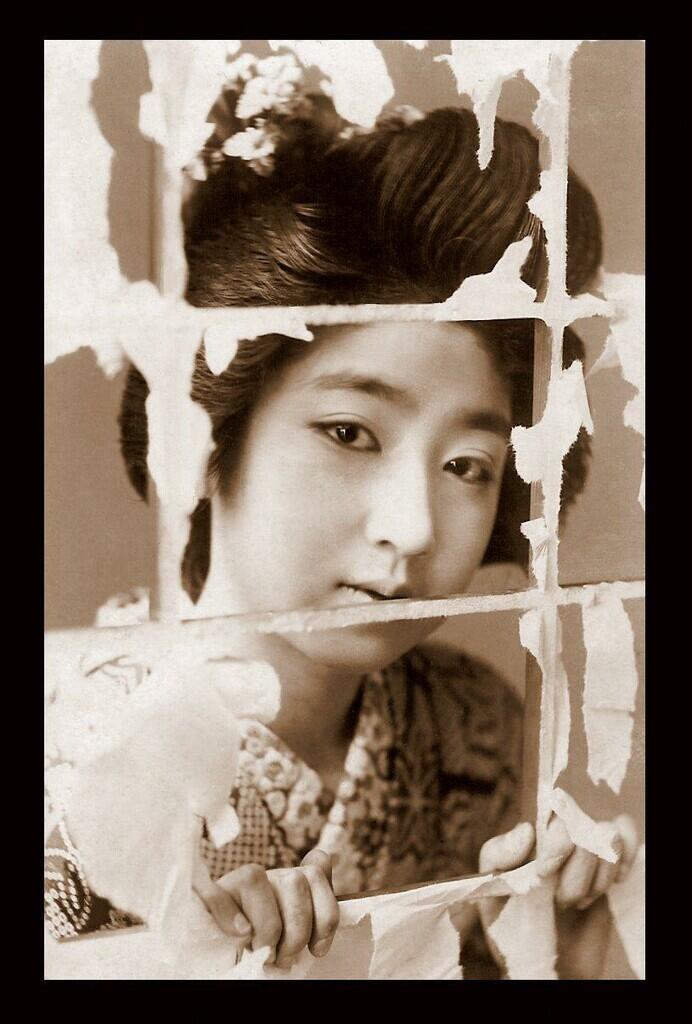 A Japan that no one knows. Beyond the secret door