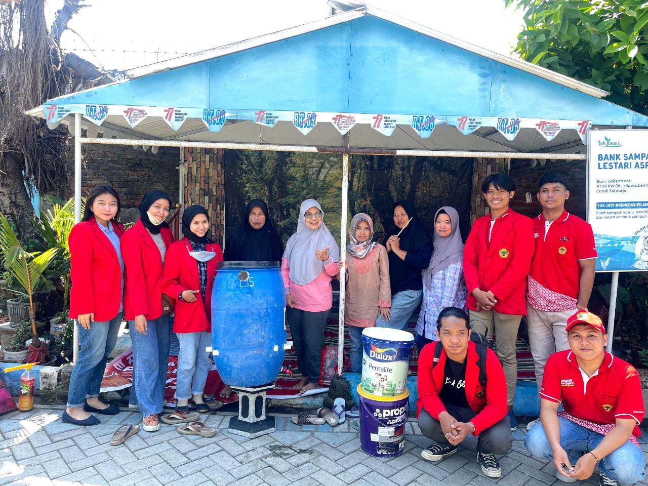 Pelatihan dan Pendampingan Pembuatan Pupuk Kompos dengan Komposter Untag Surabaya