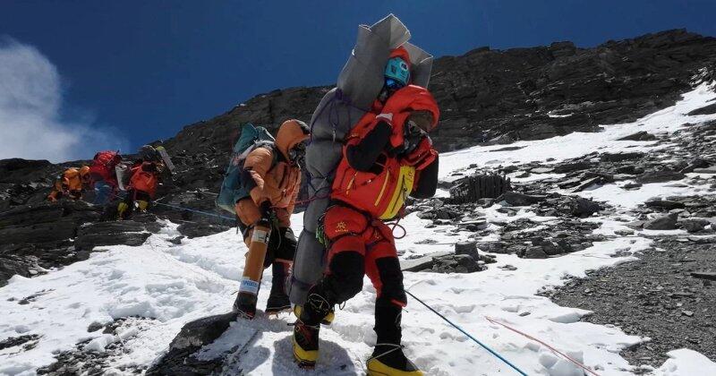 Hampir Mati di Everest, Pendaki ini Malah Melupakan Jasa Sherpa