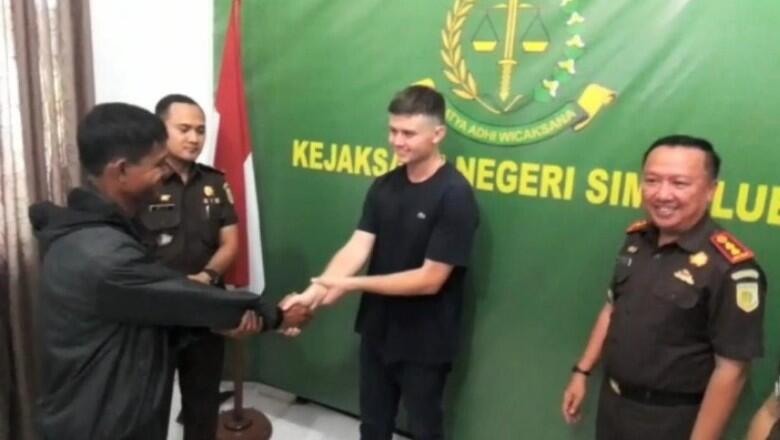 Turis Australia yang Telanjang dan Pukul Warga Aceh Dibebaskan