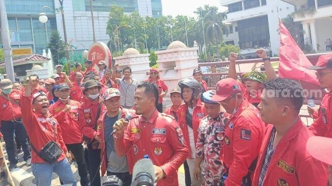 Kantor Wali Kota Medan Didemo Buntut Pelarangan Ibadah Jemaat Gereja, Respons Bobby