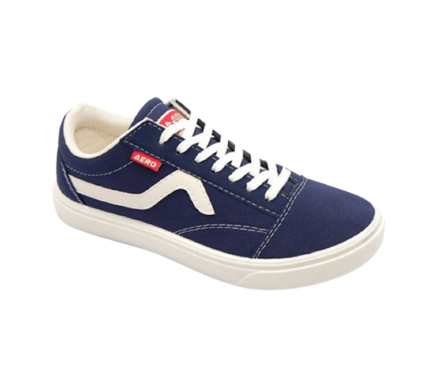 10 Merk Sepatu Sneakers Pria Terbaik