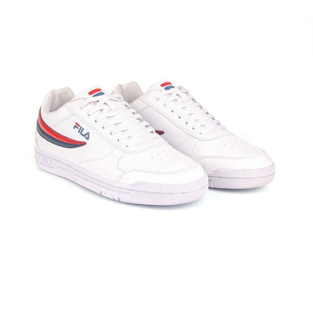 10 Merk Sepatu Sneakers Pria Terbaik