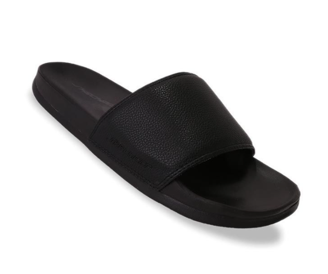 10 Rekomendasi Sandal Slip On Terbaik untuk Pria