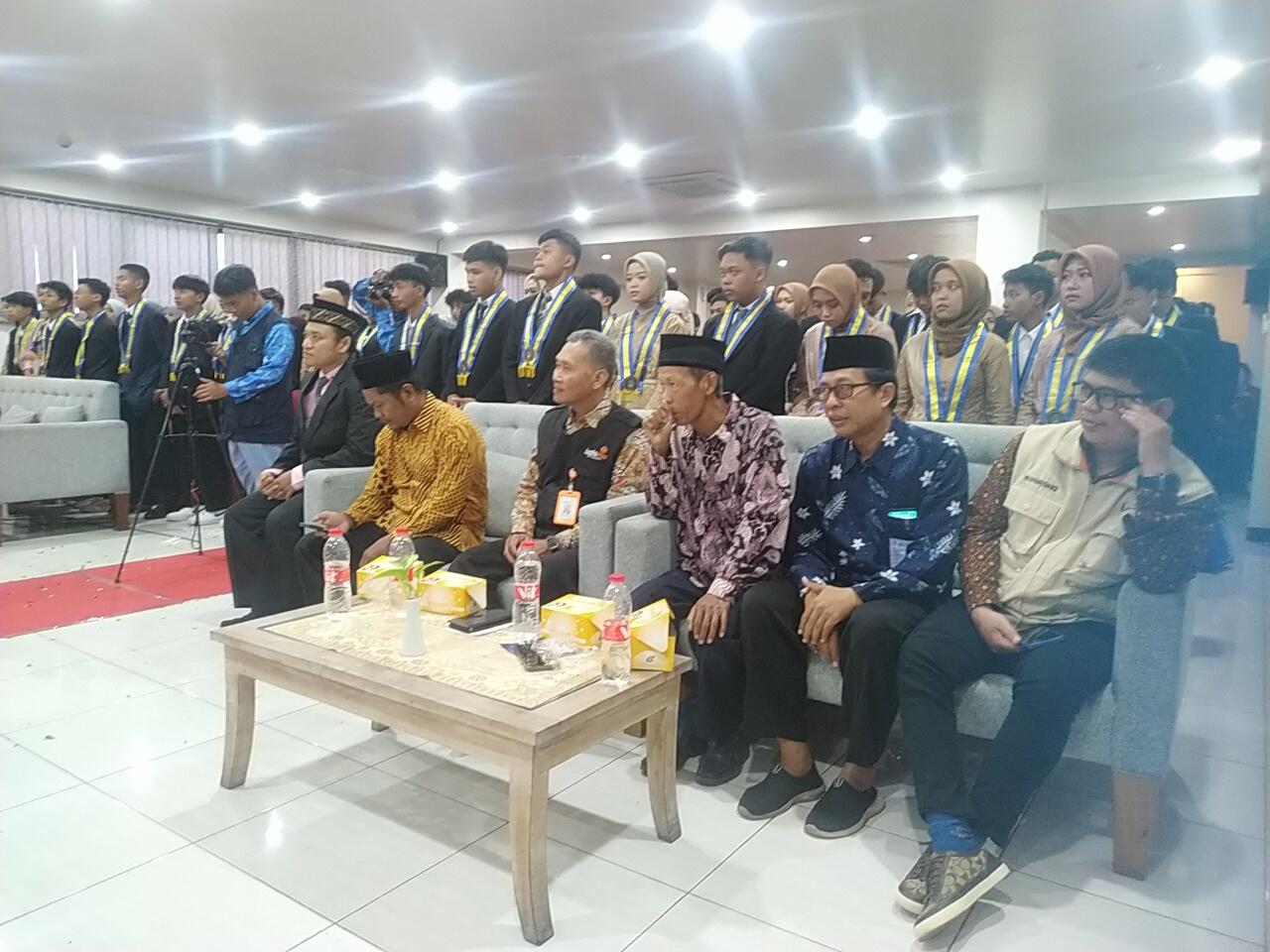 Gelaran Wisuda SMP Muhammadiyah 1 Berbah dan Hibah Mobil Lazismu