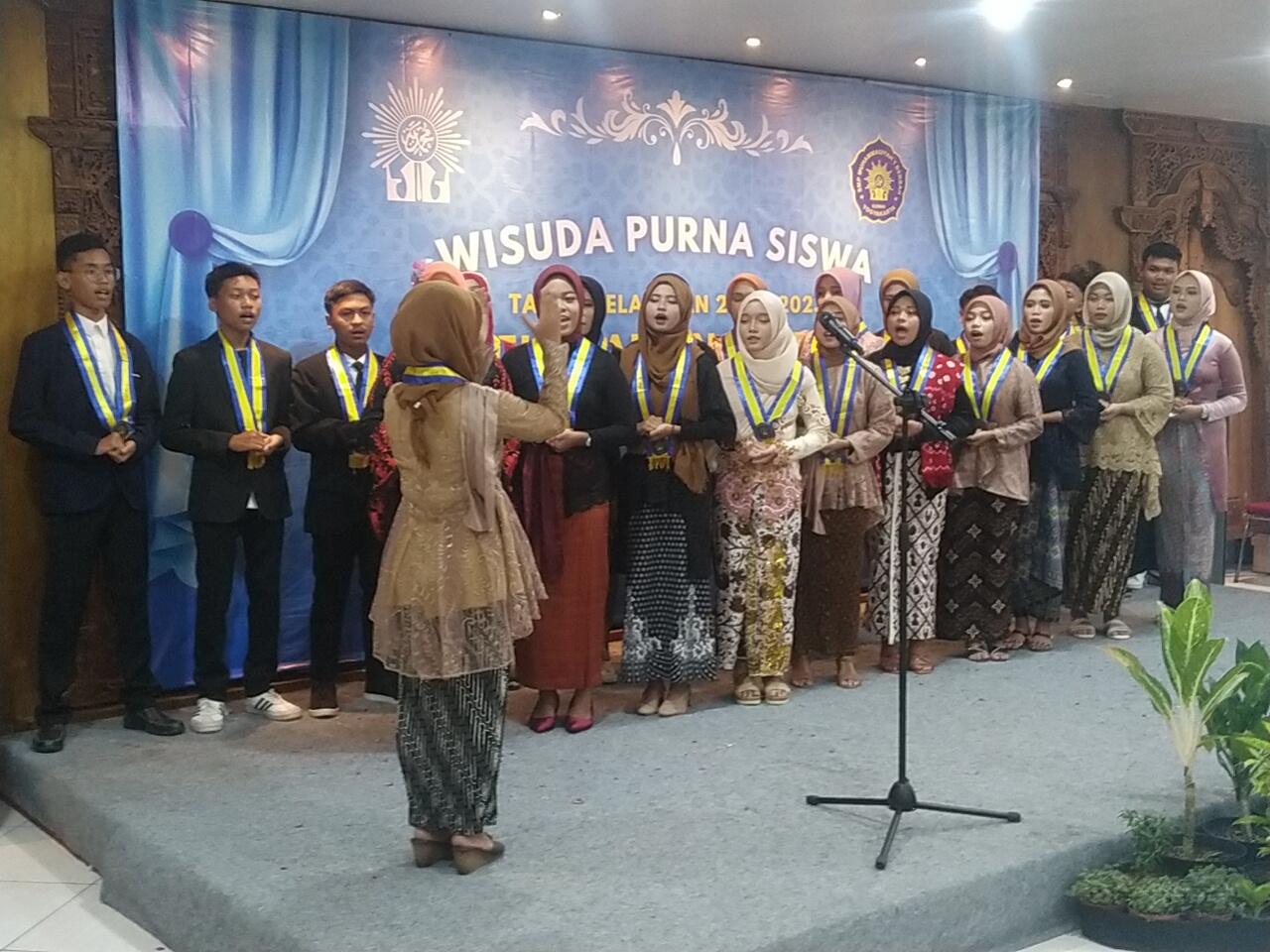 Gelaran Wisuda SMP Muhammadiyah 1 Berbah dan Hibah Mobil Lazismu