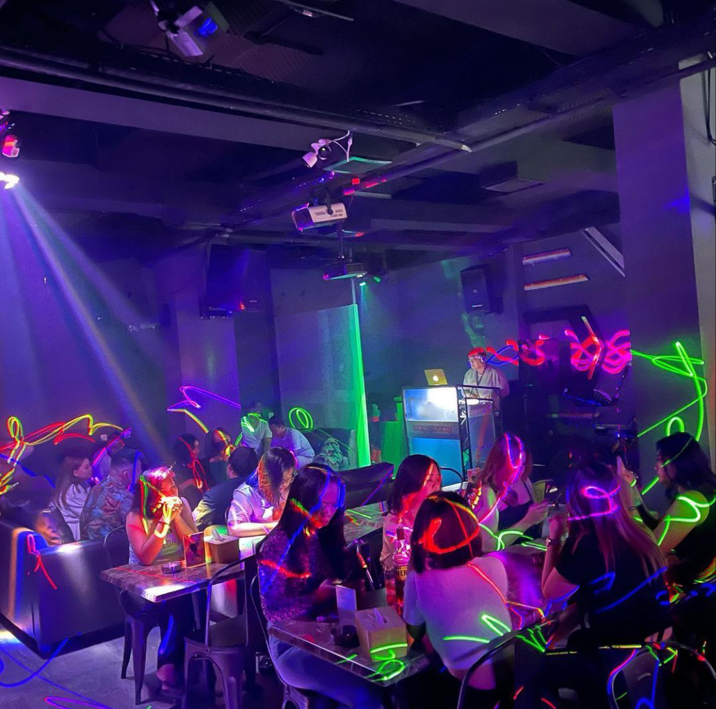 De Nattsu Bar Resto &amp; Karaoke (MELAWAI)