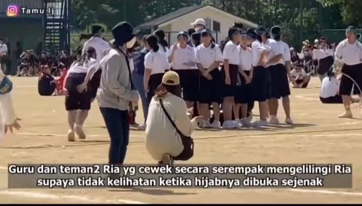 Heboh Siswi Jepang Buat Brigade Tutupi Teman Berhijab yang Pingsan,Perlukah Dicontoh?