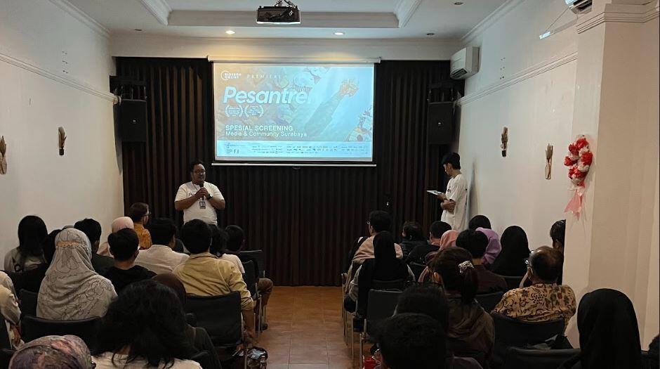 Animo Penonton Tinggi, Bioskop Online Gelar Roadshow Film Pesantren di Surabaya