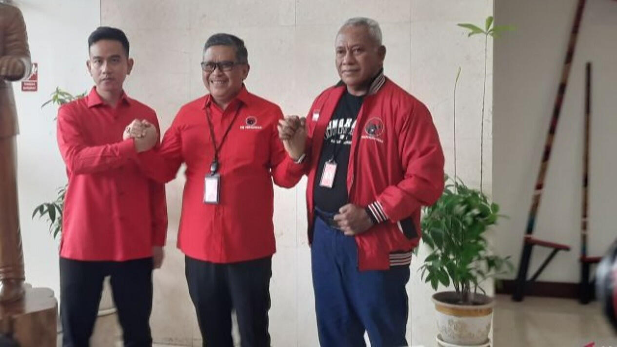 Prabowo Rangkul Gibran: Ini Pemimpin Masa Kini dan Masa Depan