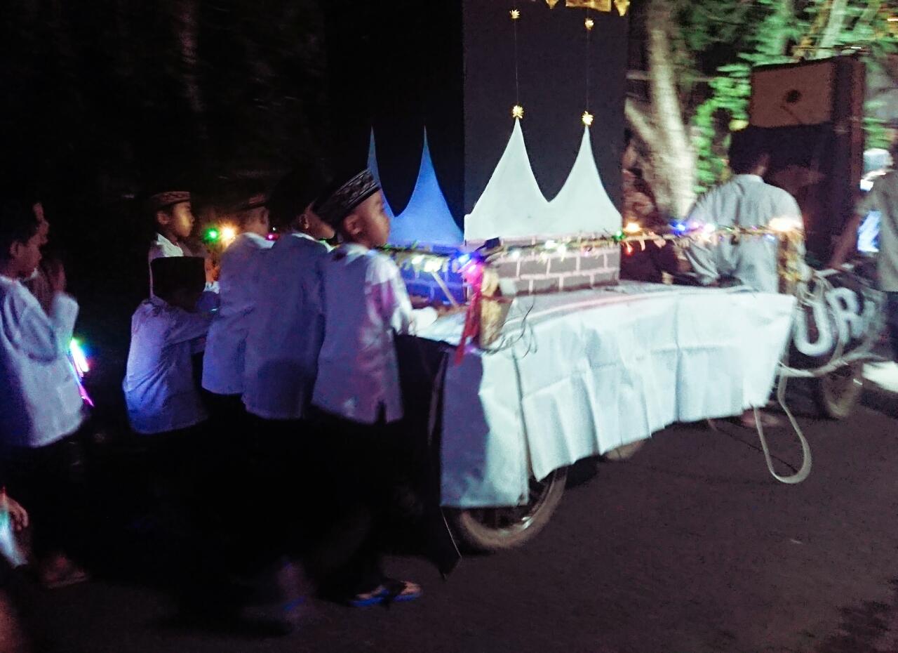 Pondok Pesantren Jogja Mualaf Center Meriahkan Malam Idul Adha dengan Takbir Keliling