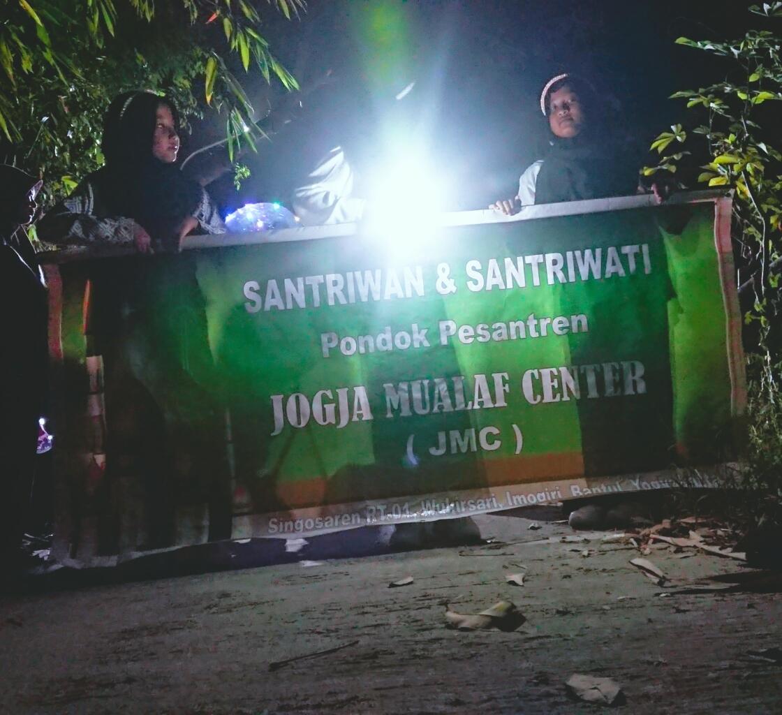 Pondok Pesantren Jogja Mualaf Center Meriahkan Malam Idul Adha dengan Takbir Keliling
