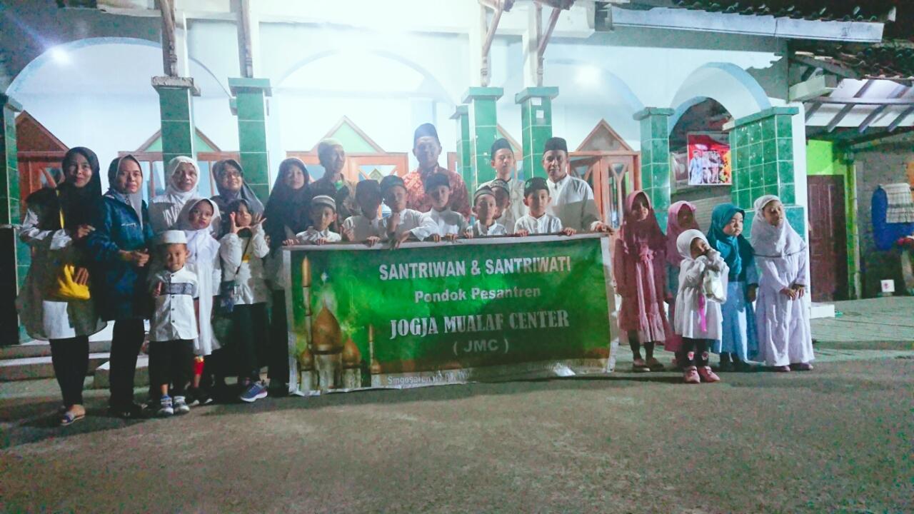 Pondok Pesantren Jogja Mualaf Center Meriahkan Malam Idul Adha dengan Takbir Keliling