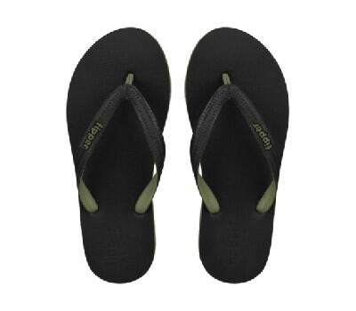 10 Merk Sandal Pria Keren dan Kekinian