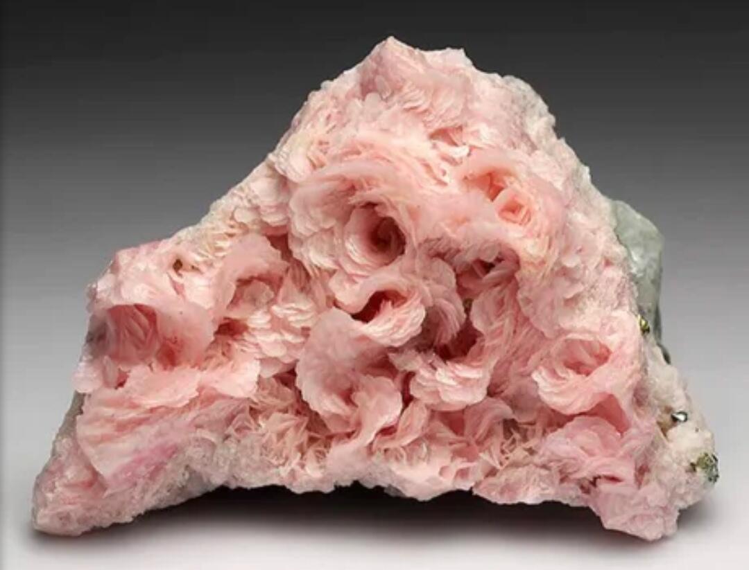 4 Bentuk Indah dari Permata Rhodochrosite ini Akan Membuatmu Bertanya-tanya