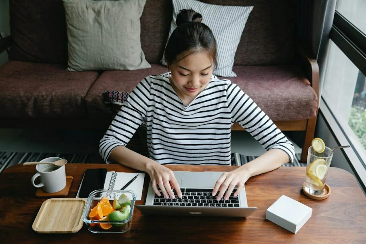 Viral Lowongan Kerja Duduk Doang Dibayar 100 Ribu! Enak Banget Gan Kerjanya!