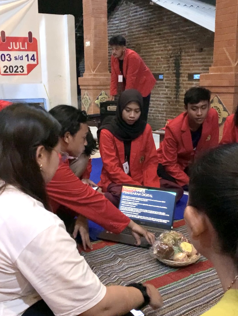 Pemasaran digital bagi pelaku UMKM Desa Wonoploso,Mojokerto