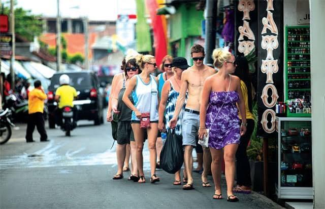 Kenapa Kok Bisa Sih Di Bali Banyak Bule, Apa Alasannya?