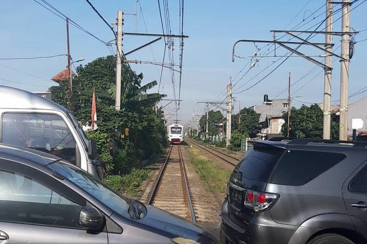 Penyebab Mobil Mogok di Perlintasan KA bukan Medan Magnet, 7 Cara Mengantisipasinya!