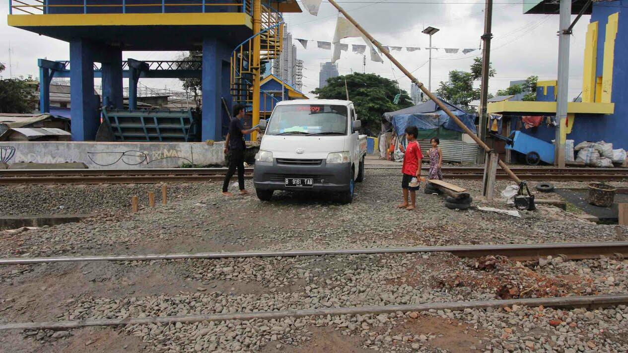 Penyebab Mobil Mogok di Perlintasan KA bukan Medan Magnet, 7 Cara Mengantisipasinya!
