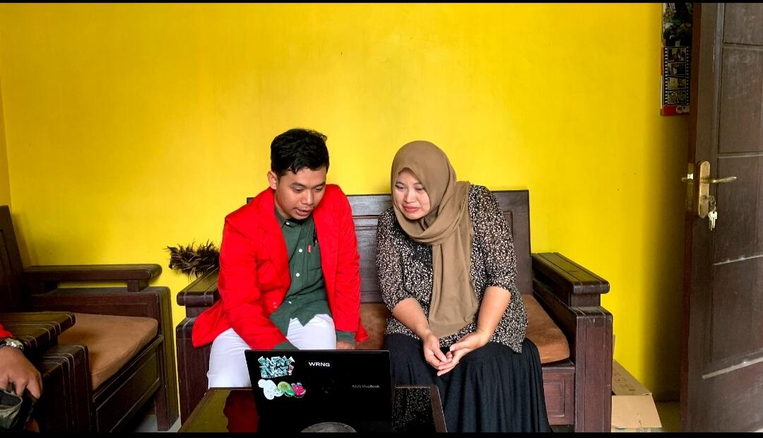 Mahasiswa Untag Memberikan edukasi pemasaran media sosial tanpa berbayar