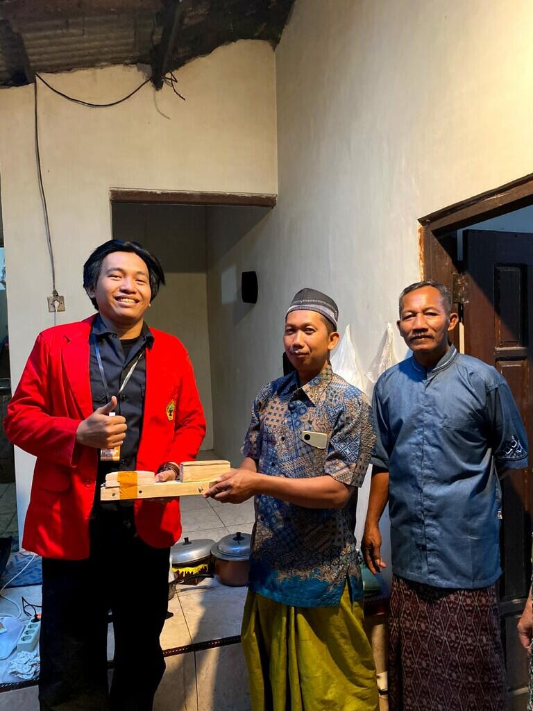Terinspirasi Alat Serut Es, Mahasiswa Untag Membuat Alat Pemotong Untuk Keripik Tempe