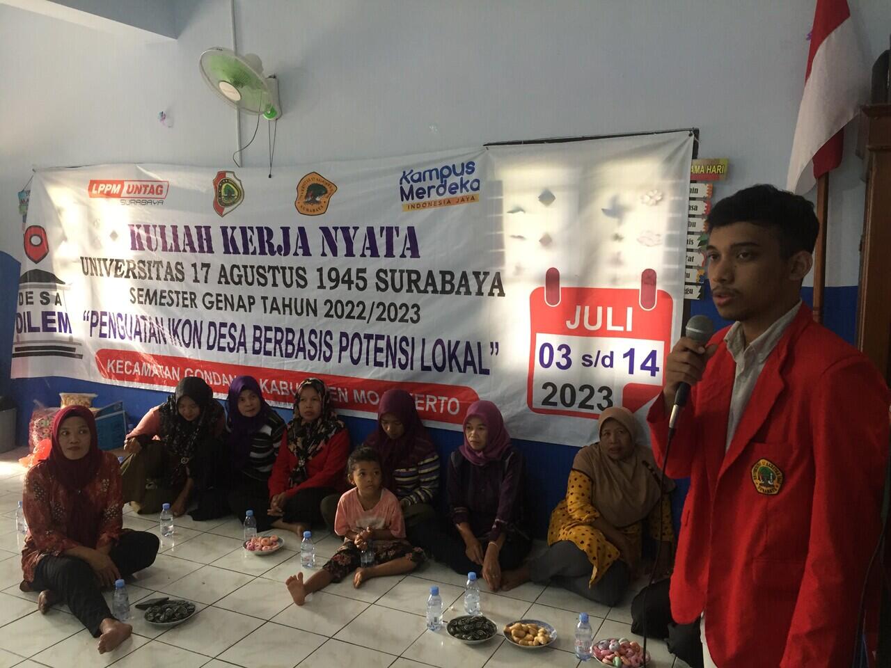 Mahasiswa KKN UNTAG Surabaya Melakukan Pendampingan tentang Pembukuan di Desa Dilem