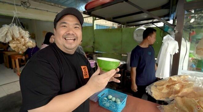 Gara-gara Nex Carlos Nyungsep Saat Makan, Warung Soto Ini Jadi Ramai Pembeli!