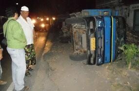 Tidak Semua Supir Truk Tukang Selingkuh, 12 Kata Bijak Menanggapi Fenomena ini!