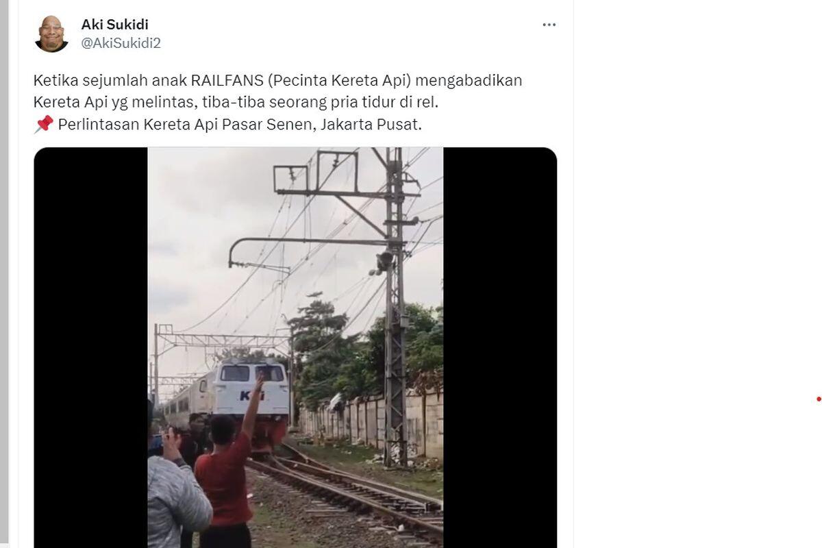 Viral Video Seorang Pria Bunuh Diri di Rel Kereta, Tiba-Tiba Tidur Rebahan