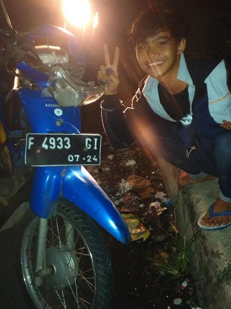 Tersenyum Diatas Penderitaan Sendiri, 10 Momen Kocak Pengendara Kecelakaan di Jalan!