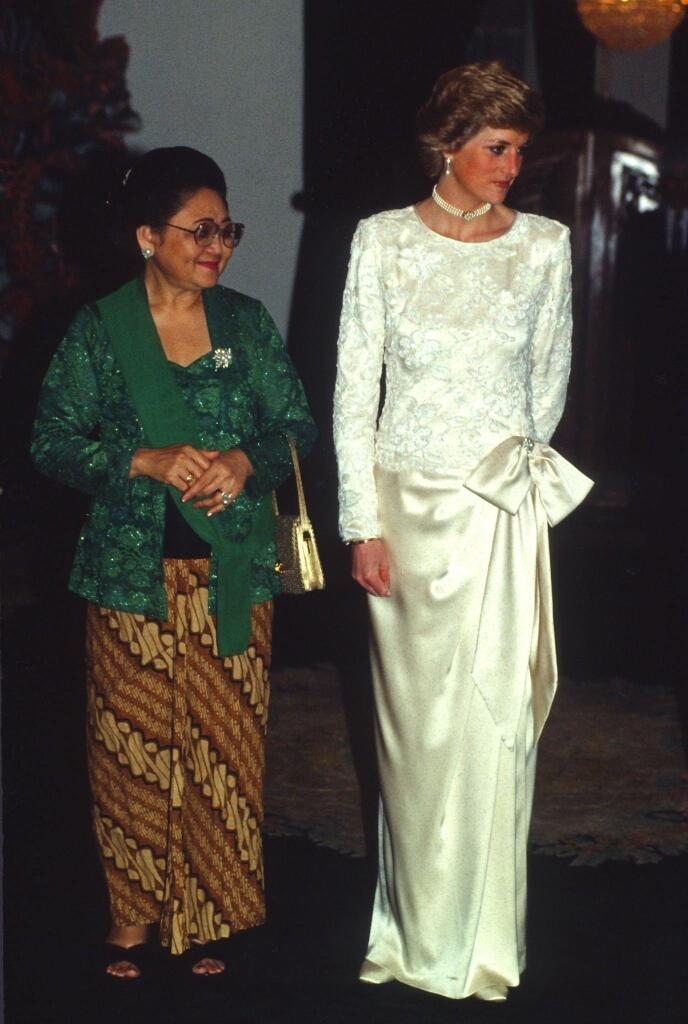Bu Tien Bersama Putri Diana