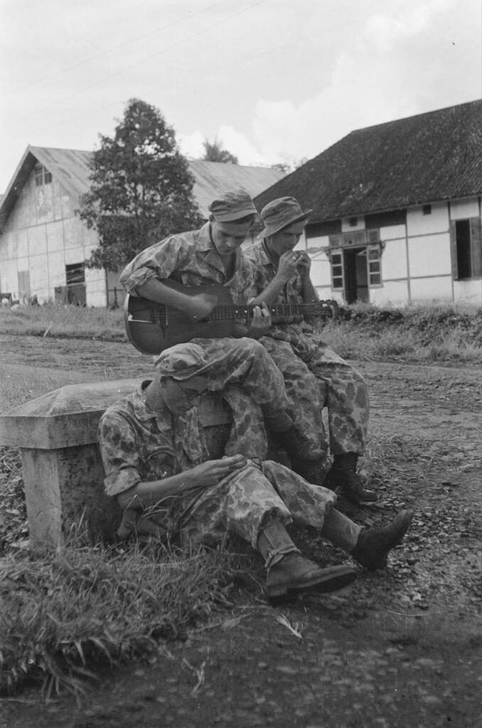 Tentara Belanda Bersantai