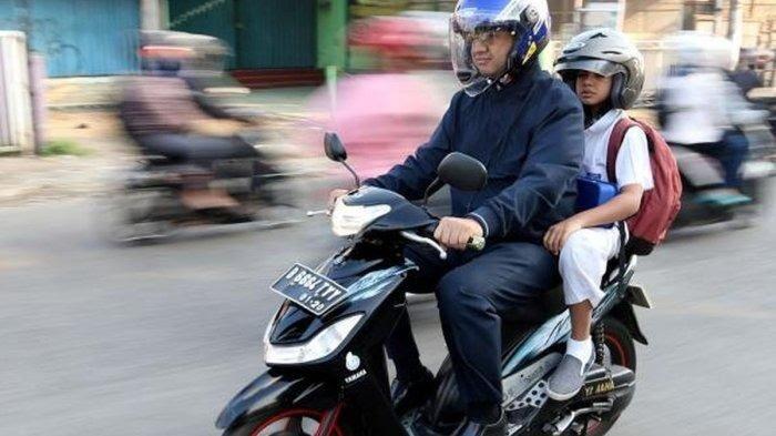 Antar Anak Sekolah, Netizen Salah Fokus Plat Nomor Anies Baswedan