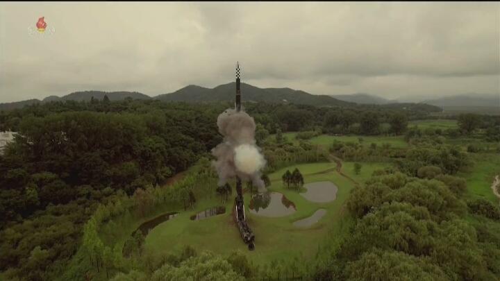 Terbang 74 Menit, Pak Kim Sukses Uji Coba Peluncuran Rudal ICBM Hwasong-18